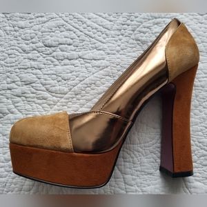 PARIS HILTON Suede and Metallic Platform Pumps (sz 6)
